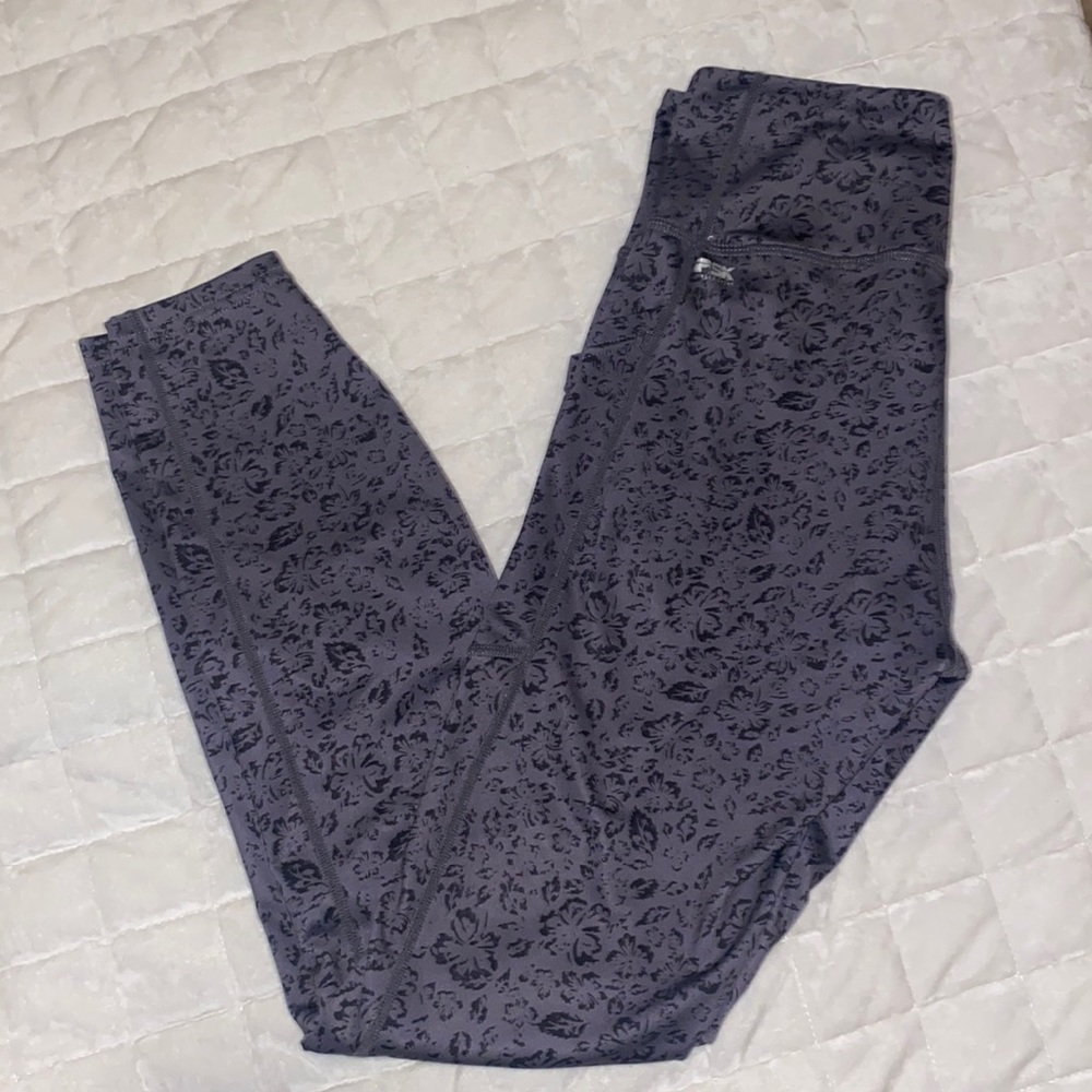 Psk Collective Leggings - like new condition size small , 27 inch inseam